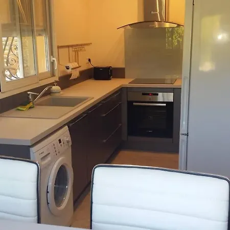 Double Just A Few Minutes From Charles De Gaulle Airport *